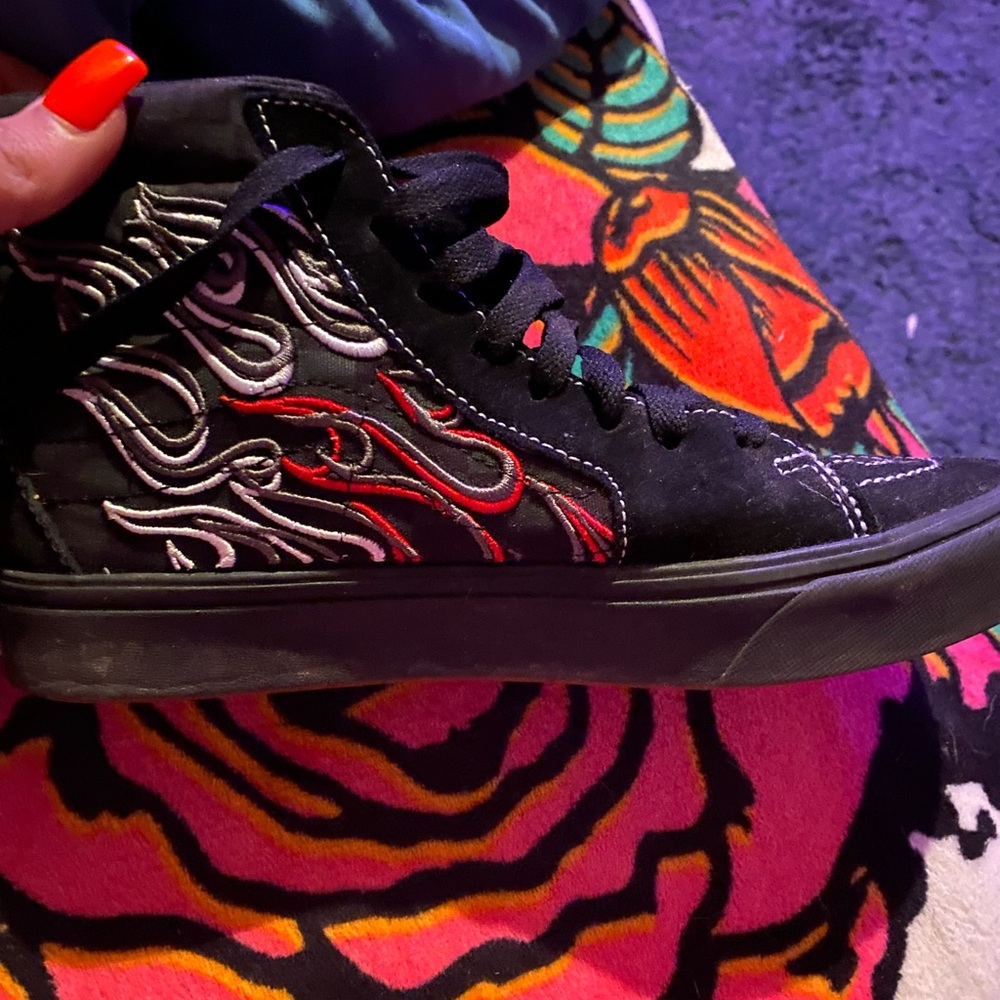 Vans , size 9 women and men 7.5 .